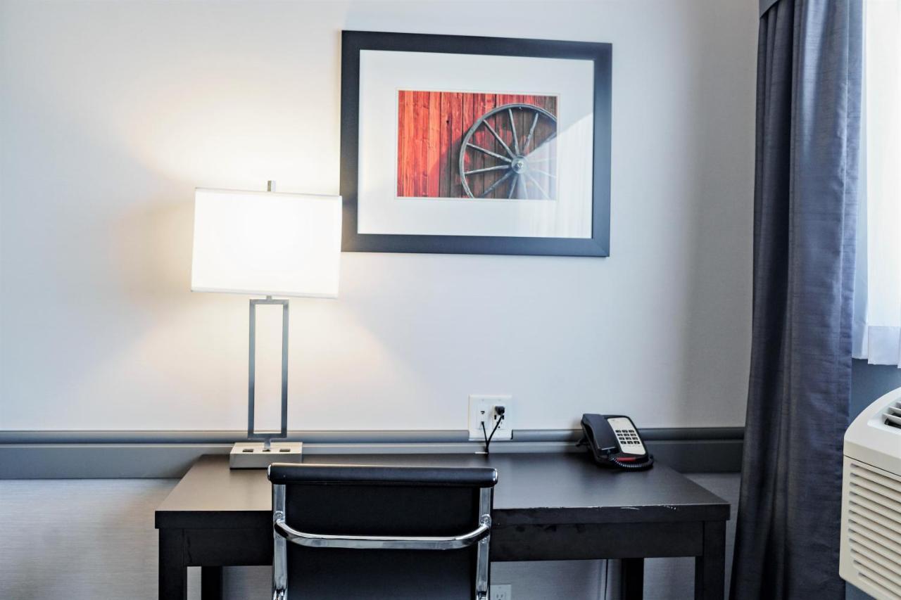 Park By Radisson Edmonton Airport Leduc