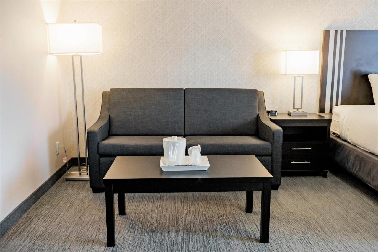 Park By Radisson Edmonton Airport 3*