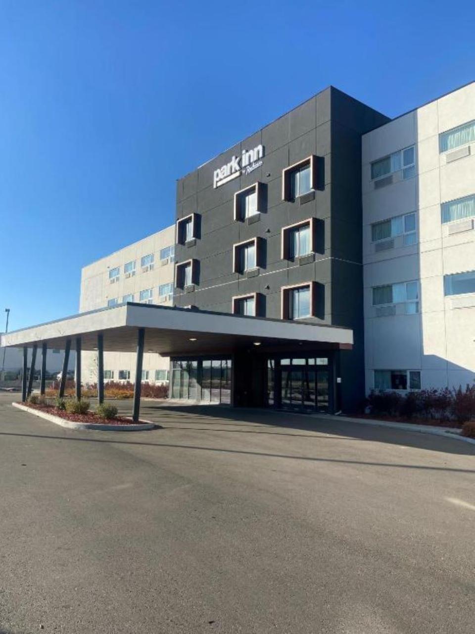 Park By Radisson Edmonton Airport Mini-hôtel